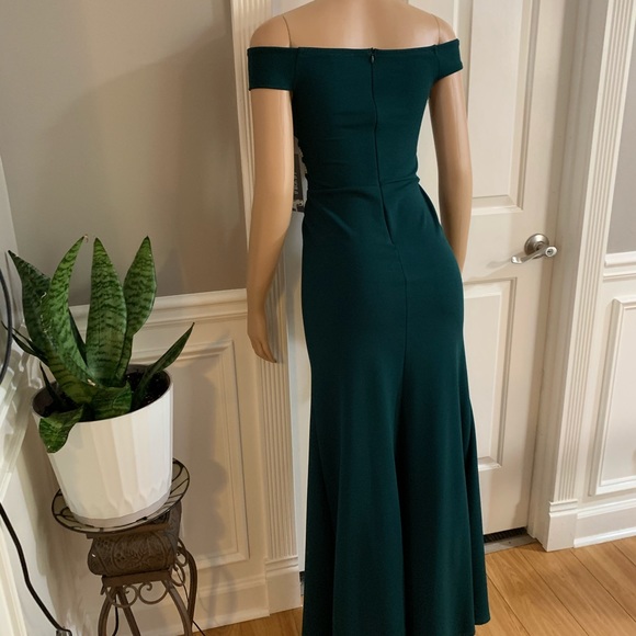 Women’s junior off- the shoulder dress size (S) - Picture 10 of 11